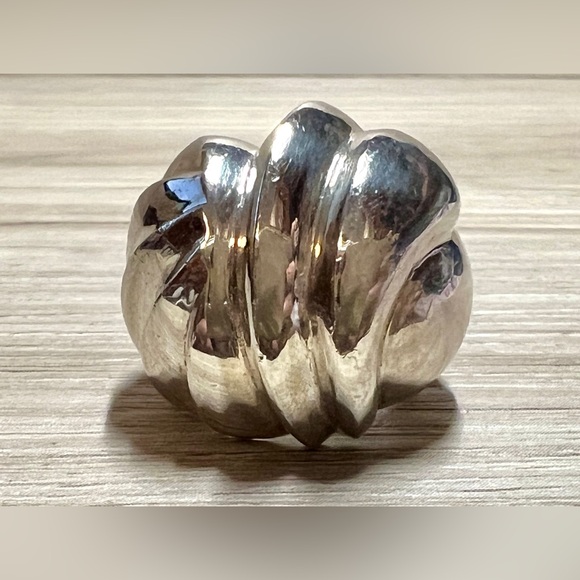 Vintage Heavy Sterling Silver Modernist Smooth Scalloped Dome Ring, Size 6.5 - Picture 2 of 10